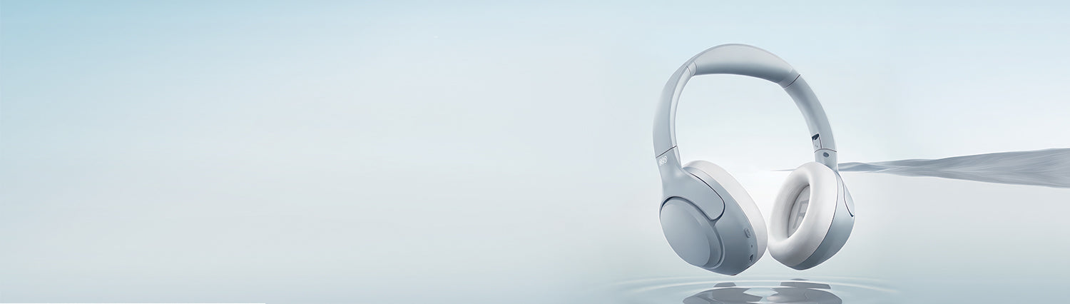 Weiße Over-Ear-Kopfhörer mit modernem Design auf glänzender Oberfläche, minimalistischer Hintergrund