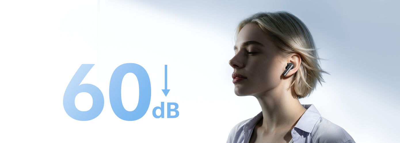 Frau mit Bluetooth-Kopfhörer, 60 dB Geräuschunterdrückung – ideal für konzentriertes Arbeiten im Büro.