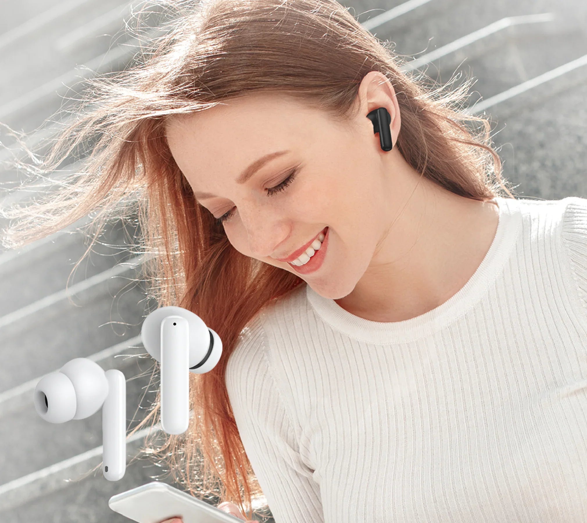 Weiße kabellose Bluetooth-Kopfhörer – stilvoll, bequem und perfekt für Musikgenuss unterwegs.