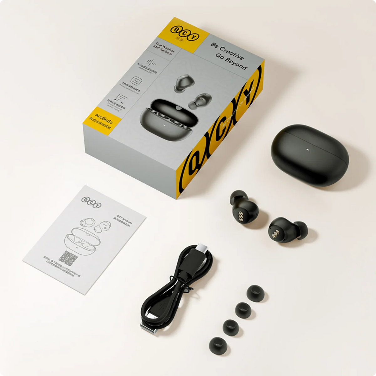 QCY ArcBuds True Wireless Earbuds mit Ladecase, USB-C-Kabel und Ohrstöpseln – modernes Design, schwarz, im Set.