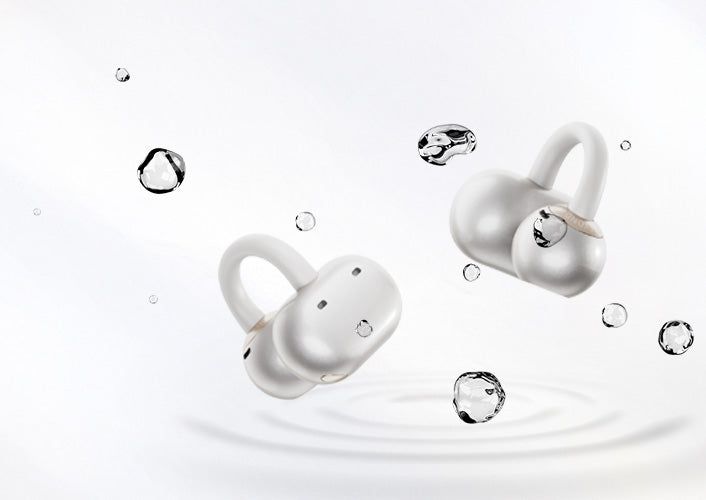 Wasserfeste Ohrhörer in Weiß mit Tropfen – robust und modern für täglichen Gebrauch.