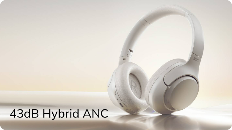 Weiße Over-Ear-Kopfhörer mit 43dB Hybrid ANC, modernes Design, hochwertige Akustik und Noise-Cancelling-Technologie.
